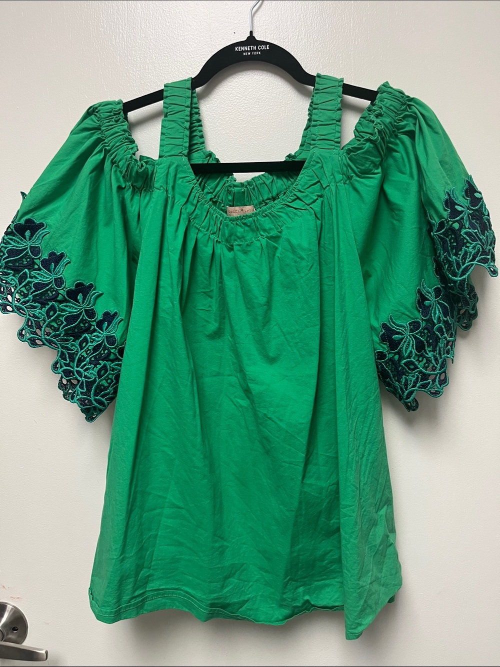 Gibson Latimer Green Puff-Sleeve Embroidered Blouse